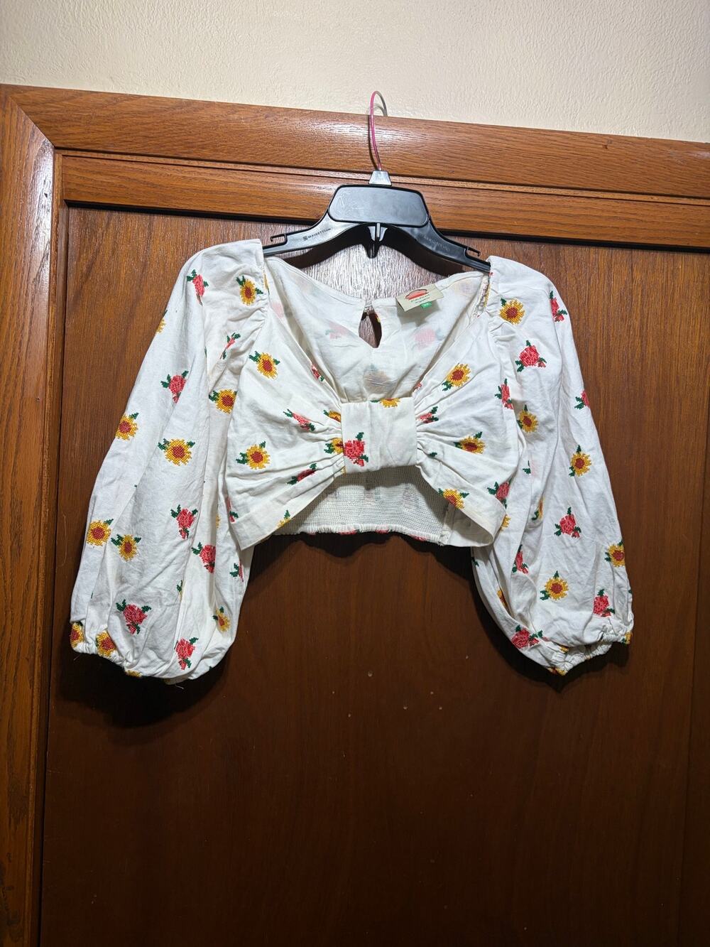 FARM Rio Floral Embroidered Cropped Blouse XS Puff Sleeve Smocked Back